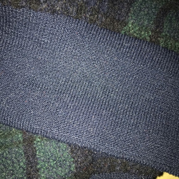 NWOT. Tommy Hilfiger Men’s Golf Jacket. 1/2 Zip. Navy/Green Plaid that is muted - Picture 6 of 9